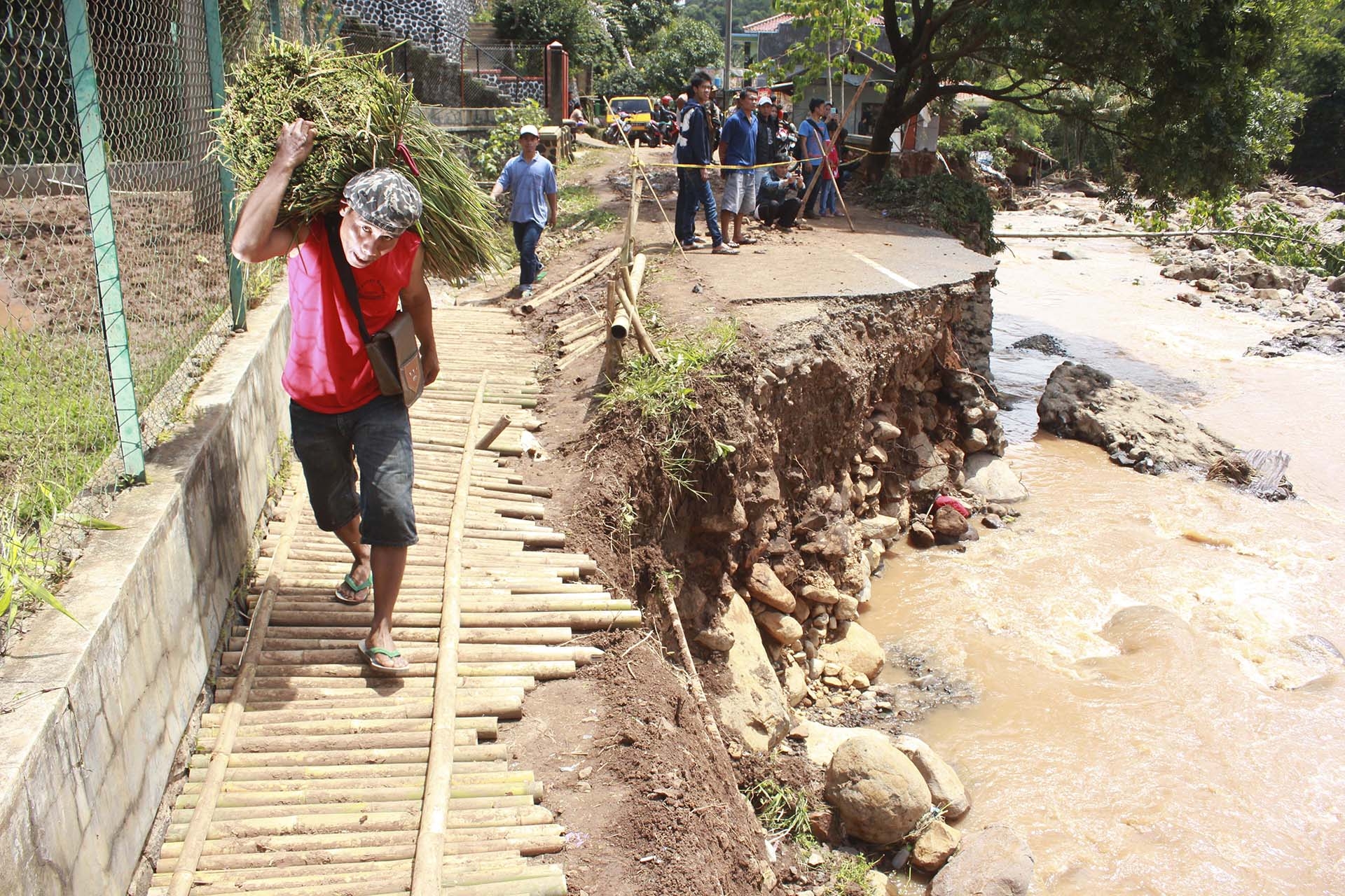 Tiga Ribu Keluarga Terisolir
