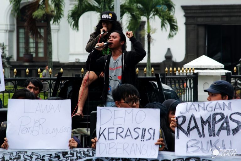 Aksi Komite Rakyat Peduli Literasi