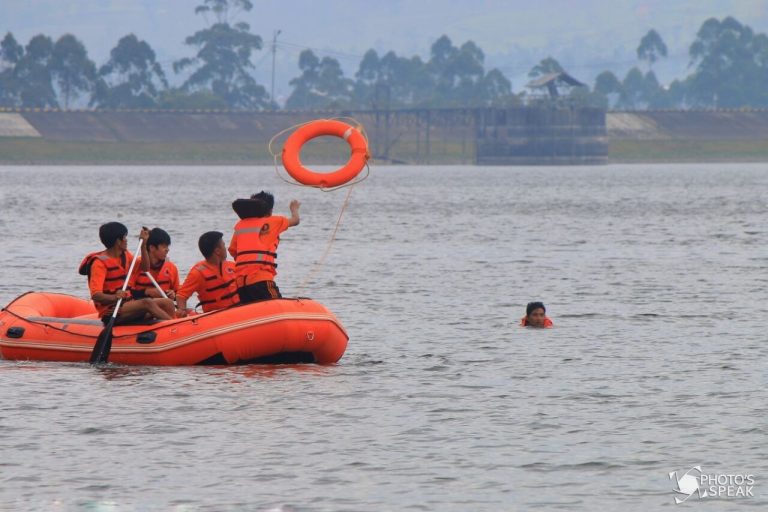 Pelatihan Water Rescue