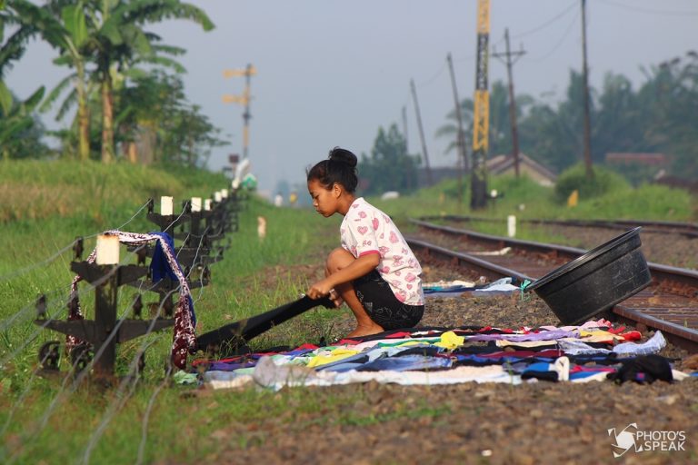 ﻿Alih Fungsi Rel Kereta
