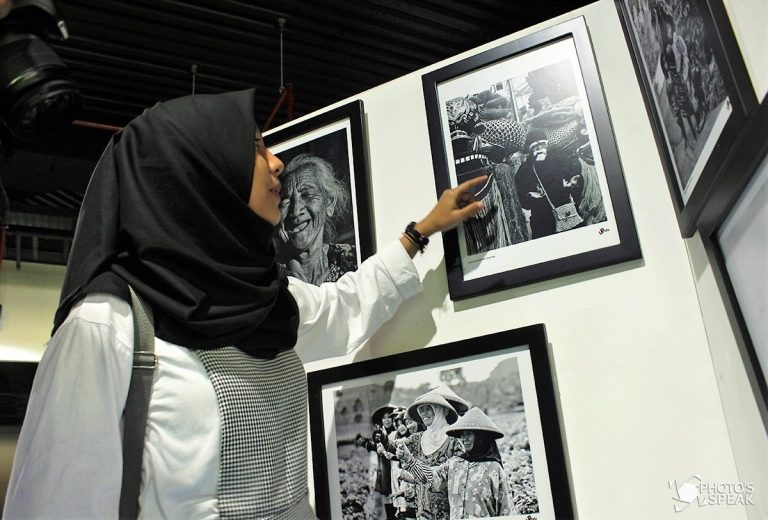 Indonesia Dalam Hitam Putih
