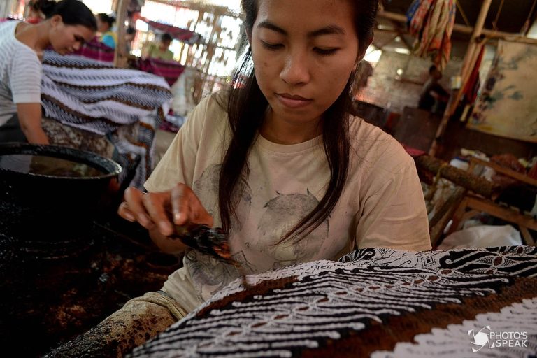 Pengrajin Batik Cirebon
