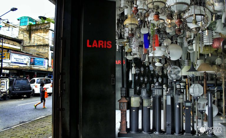 Produk Cina Kuasai Pasar Lampu Hias