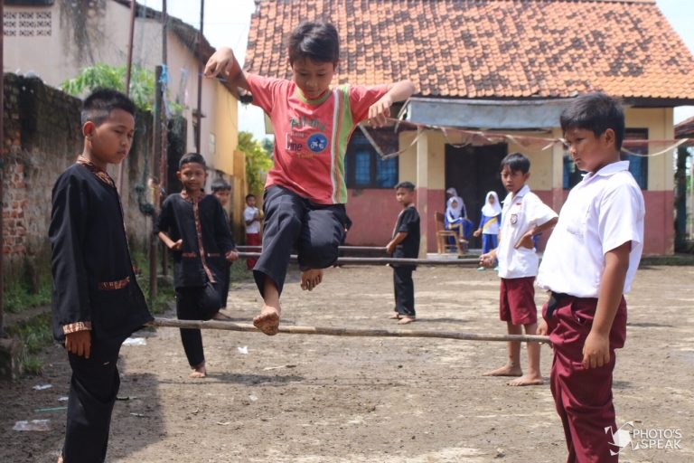 Latihan Menghadapi FLS2N