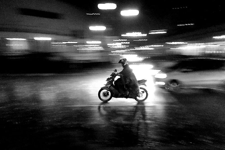 menerjang-hujan-agvi-firdaus-photosspeak